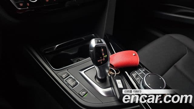 BMW 3 Series 2018 — ფოტო 9/20