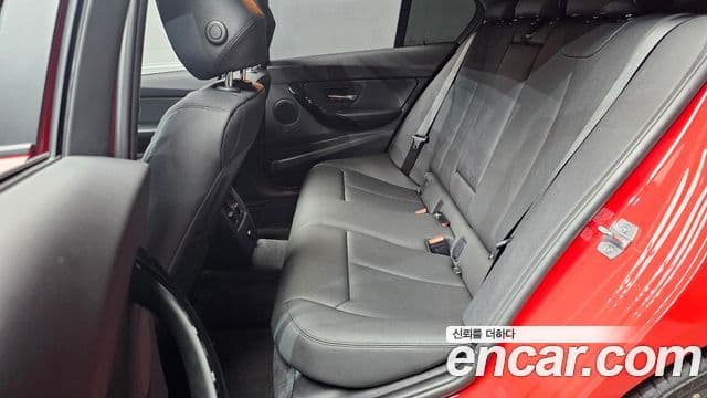 BMW 3 Series 2018 — ფოტო 12/20