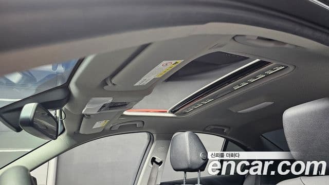 BMW 3 Series 2018 — ფოტო 18/20