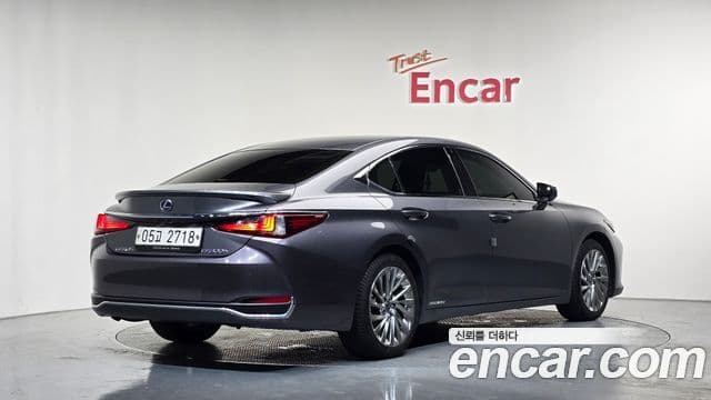 Lexus ES300h 2019 — Şəkil 2/20