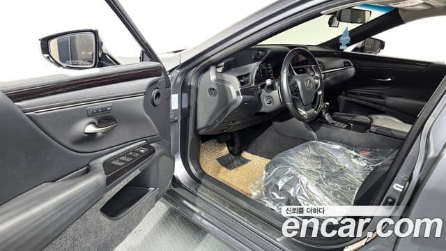 Lexus ES300h 2019 — Şəkil 10/20