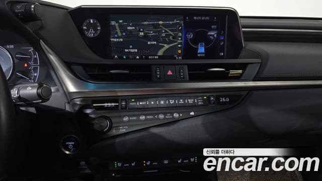 Lexus ES300h 2019 — Şəkil 13/20