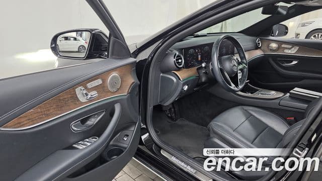 Mercedes-Benz E-Class 2020 — Фото 10/20