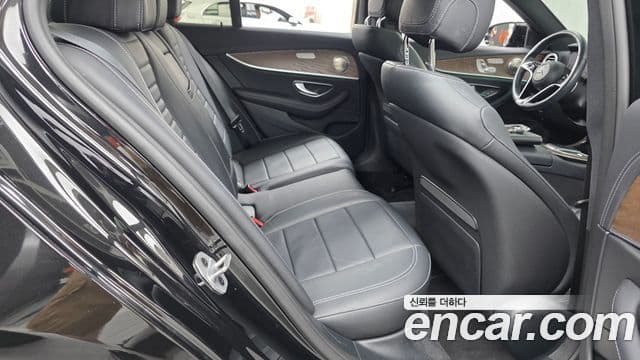 Mercedes-Benz E-Class 2020 — Фото 11/20