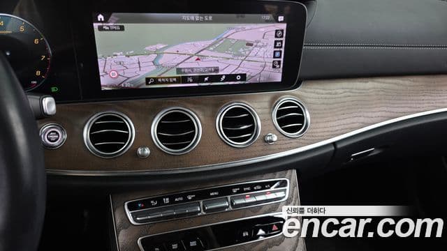 Mercedes-Benz E-Class 2020 — Фото 13/20