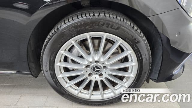 Mercedes-Benz E-Class 2020 — Şəkil 26/33