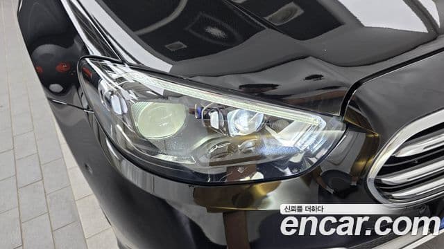 Mercedes-Benz E-Class 2020 — Şəkil 28/33