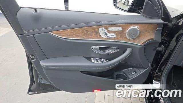 Mercedes-Benz E-Class 2020 — Şəkil 29/33