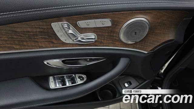 Mercedes-Benz E-Class 2020 — Şəkil 21/33