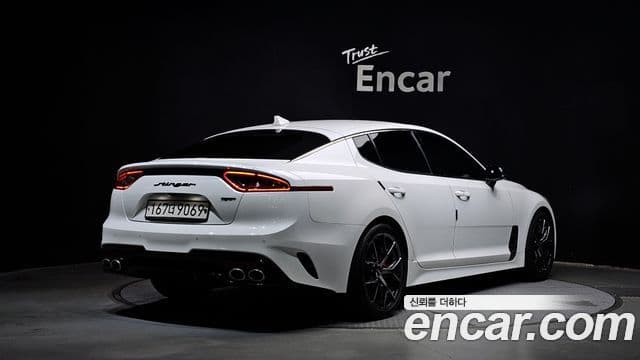 Kia Stinger 2018 — ფოტო 2/20
