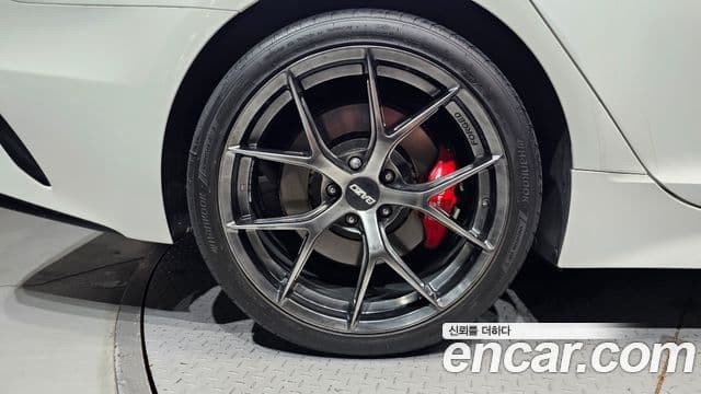 Kia Stinger 2018 — ფოტო 5/20