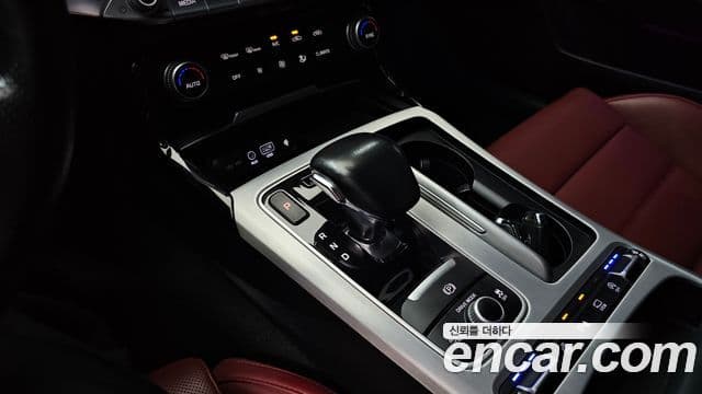 Kia Stinger 2018 — ფოტო 9/20