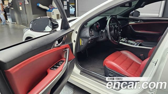 Kia Stinger 2018 — ფოტო 10/20
