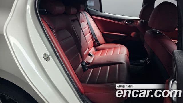 Kia Stinger 2018 — ფოტო 11/20
