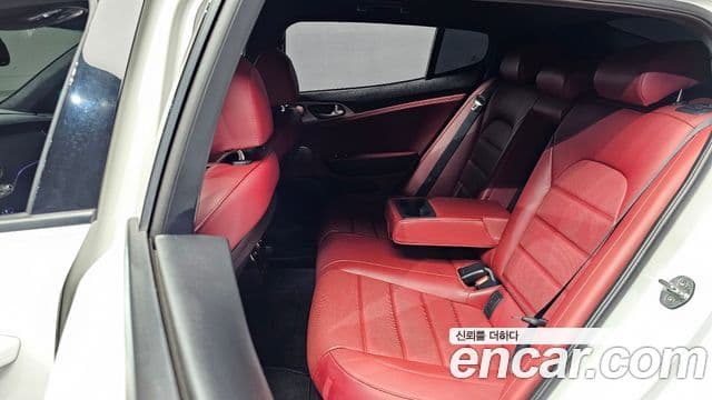 Kia Stinger 2018 — ფოტო 12/20