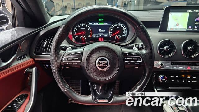 Kia Stinger 2018 — ფოტო 13/20