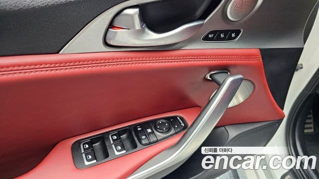 Kia Stinger 2018 — ფოტო 18/20