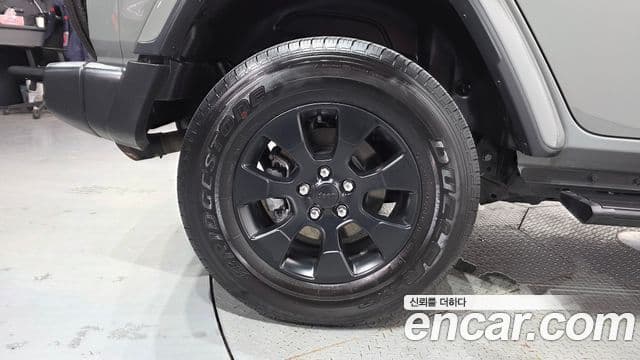 Jeep Wrangler 2023 — ფოტო 5/20