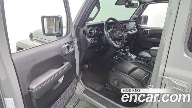 Jeep Wrangler 2023 — ფოტო 10/20