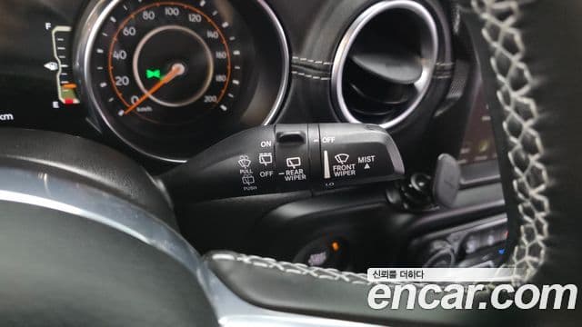 Jeep Wrangler 2023 — ფოტო 19/20