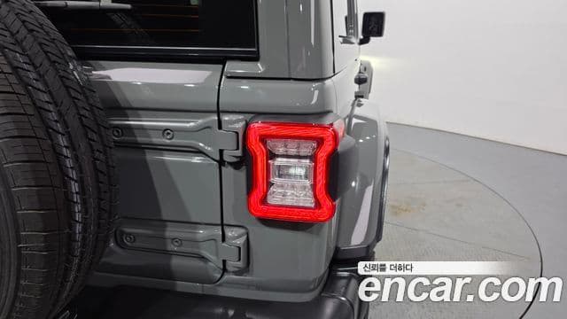 Jeep Wrangler 2023 — ფოტო 4/33