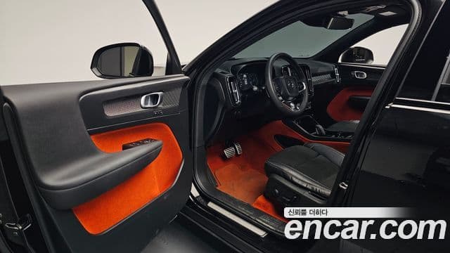 Volvo XC40 2020 — Şəkil 26/36