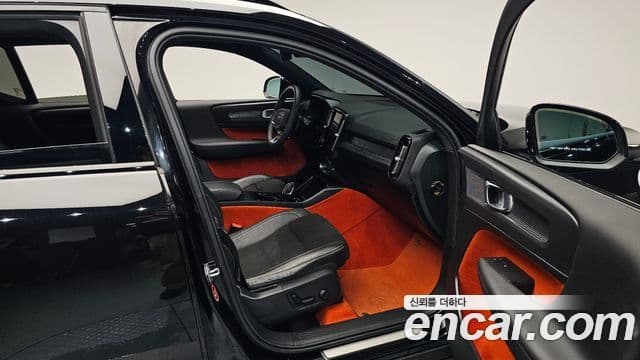 Volvo XC40 2020 — Şəkil 16/36