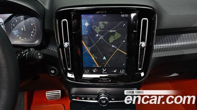 Volvo XC40 2020 — Şəkil 27/36
