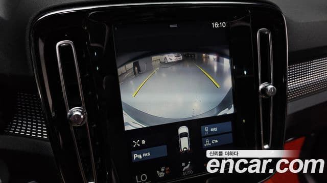 Volvo XC40 2020 — Şəkil 17/36