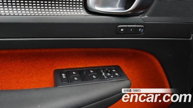 Volvo XC40 2020 — Şəkil 30/36