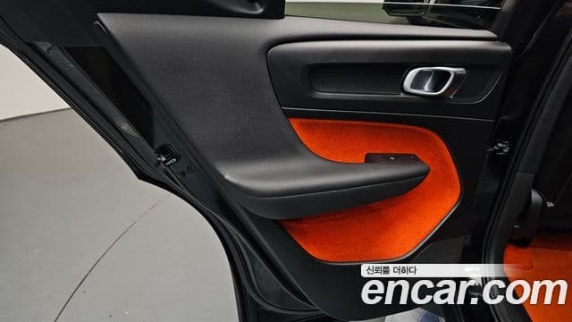Volvo XC40 2020 — Şəkil 8/36