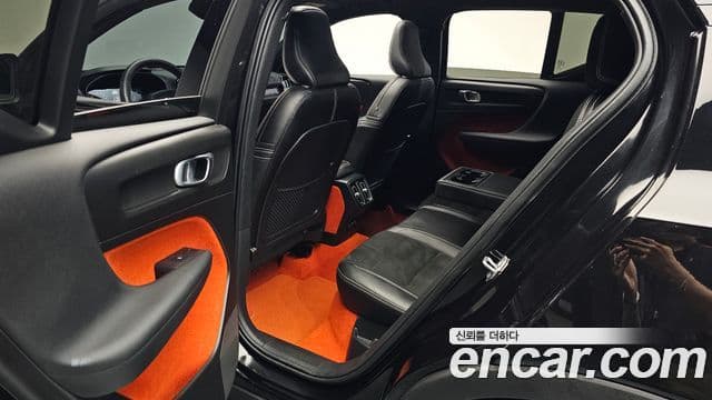 Volvo XC40 2020 — Şəkil 4/36