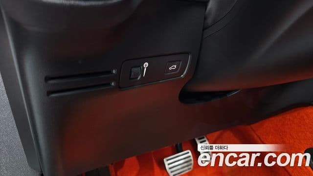Volvo XC40 2020 — Şəkil 29/36