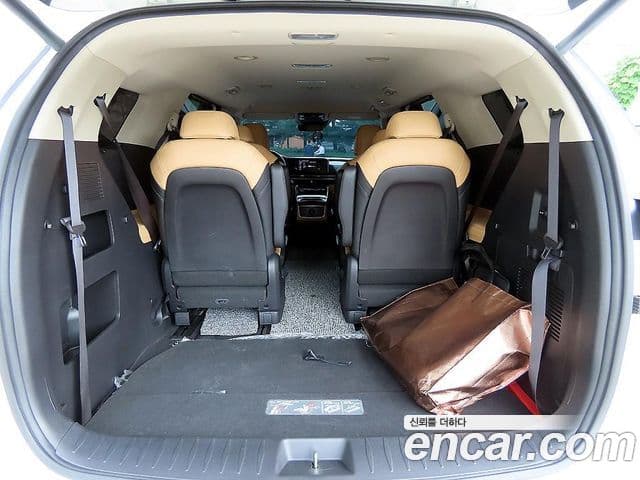 Kia Carnival 2023 — Şəkil 16/20