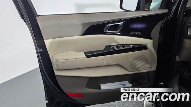 Kia Carnival 2023 — Photo 25/37