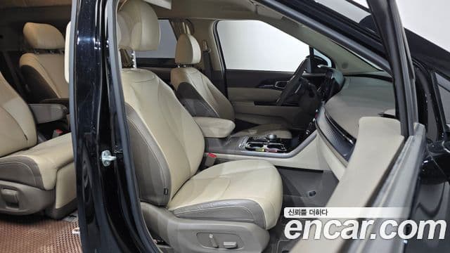 Kia Carnival 2023 — Photo 28/37