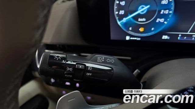 Kia Carnival 2023 — Photo 16/37