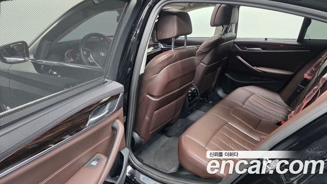 BMW 5 Series 2023 — ფოტო 12/20