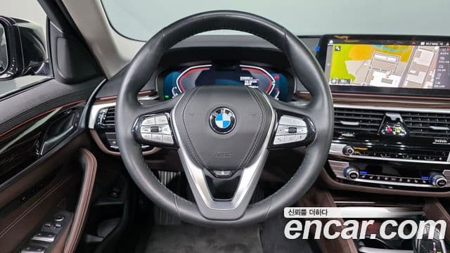 BMW 5 Series 2023 — ფოტო 13/20