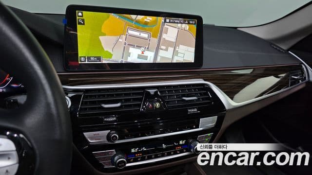 BMW 5 Series 2023 — ფოტო 14/20