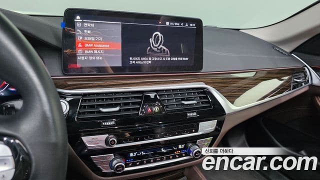 BMW 5 Series 2023 — ფოტო 16/20