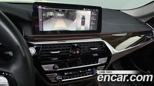 BMW 5 Series 2023 — ფოტო 17/20