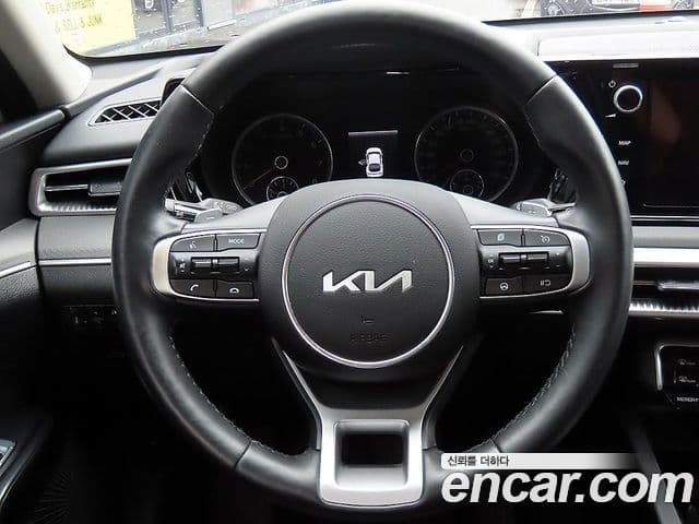 Kia K5 2023 — ფოტო 10/20