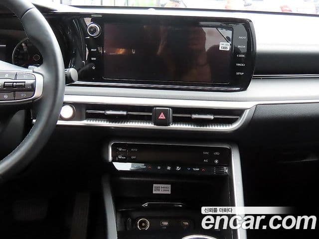 Kia K5 2023 — ფოტო 8/20