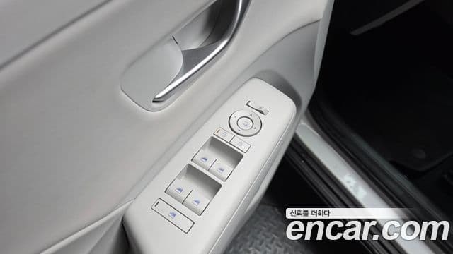 Hyundai Kona 2023 — ფოტო 15/20
