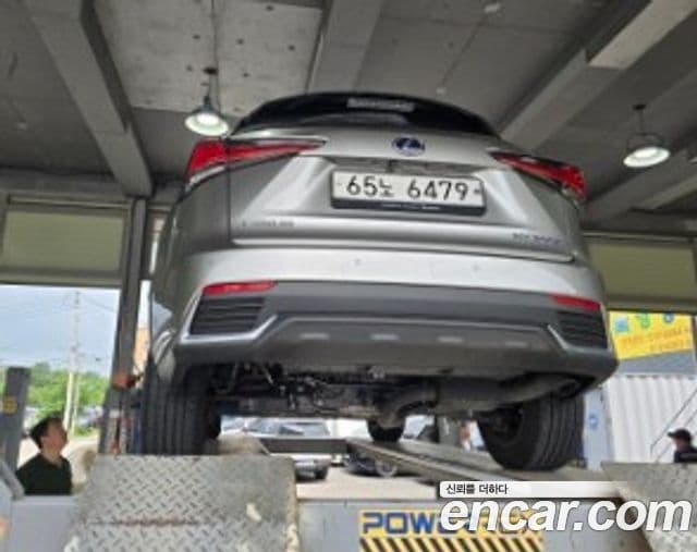 Lexus NX300h 2019 — ფოტო 1/2