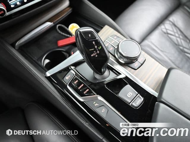 BMW 5 Series 2018 — Şəkil 8/20