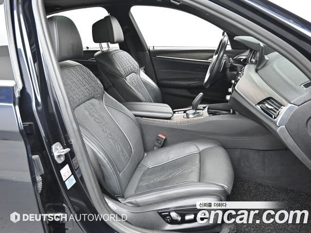 BMW 5 Series 2018 — Şəkil 9/20