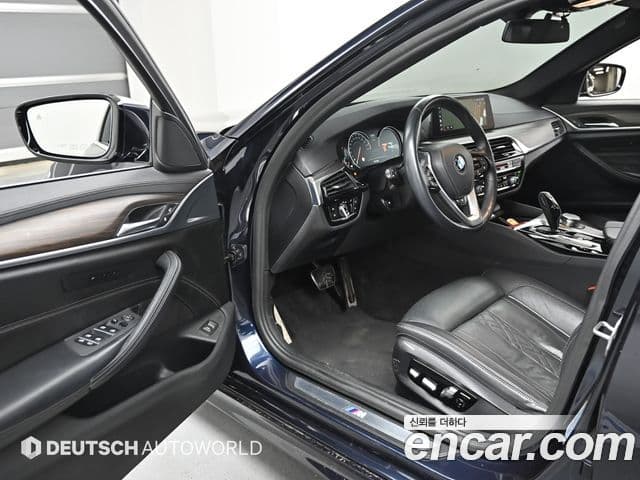 BMW 5 Series 2018 — Şəkil 10/20