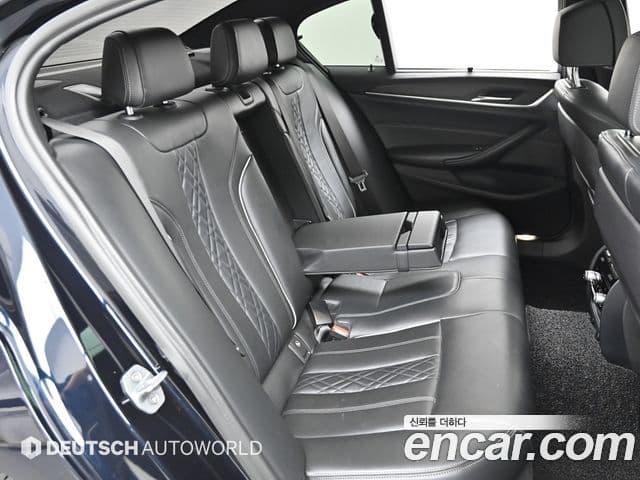 BMW 5 Series 2018 — Şəkil 11/20